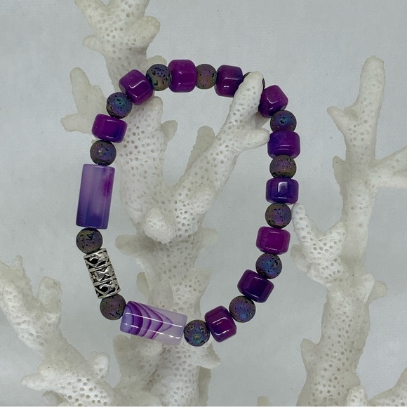 Hand Crafted Purple Agate and Crystal Druzy Quartz Geode Bead Stretchy Bracelet - Picture 10 of 15